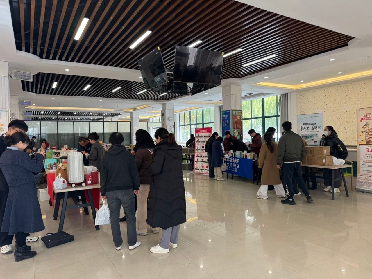 情暖南湖，同心惠民 省教育工會(huì)消費(fèi)幫扶產(chǎn)品高校巡展暖心開(kāi)展